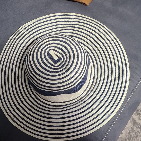 Hat - Picture 2 of 2